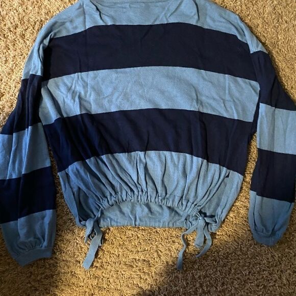 Aerie blue and black sweater size M - Picture 2 of 4